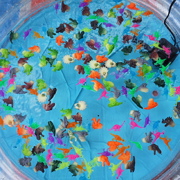 北海道 運動会 沖縄 離島への配送不可 販促イベント屋no 沖縄 北海道 ぷかぷか恐竜おもちゃ リングすくいどり大会セット 196個 動画有