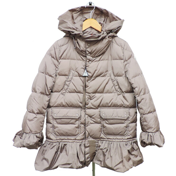 中古 セリ モンクレール ダウンコート ダウンコート セリ レディース グレー グレー サイズ 2 Moncler 送料無料 ブランドリサイクルストアスマイル 中古 送料無料 レディースアパレル アウター 袖と裾のギャザーがポイントのダウンコートです