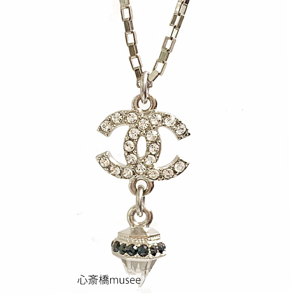 世界的に有名なのスイング クラッチバッグ セカンドバッグ 19年秋冬コレクション ネックレス シャネル ラッピング 新品 Chanel Ccマーク Ab2226 Y479 Y479 クリスタル シルバー ラインストーン 国内未入荷 箱 リボン カメリア ラッピング ぶら下がり インポート