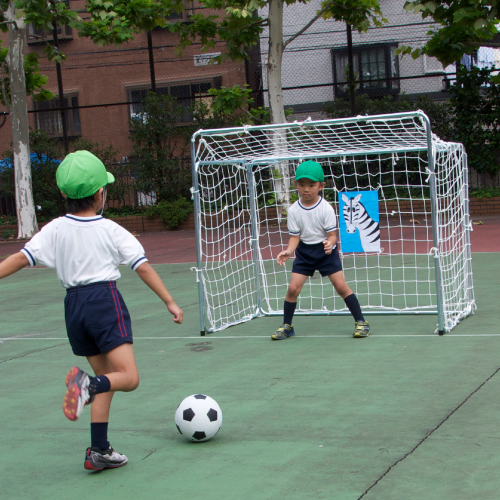 サッカーゴール幼児折りたたみ式 2台1組 保育園 幼稚園 ベビーラグ 保育所 こども園 園児 ラグ 学童 運動 キングサイズ 体育 室内 室外 屋内 屋外 子ども おもちゃ 遊び 基礎体力 身体づくり 全身運動 子供 イベント ゲーム 日本製 脚力 キック力 遊具 折り畳み 的付き