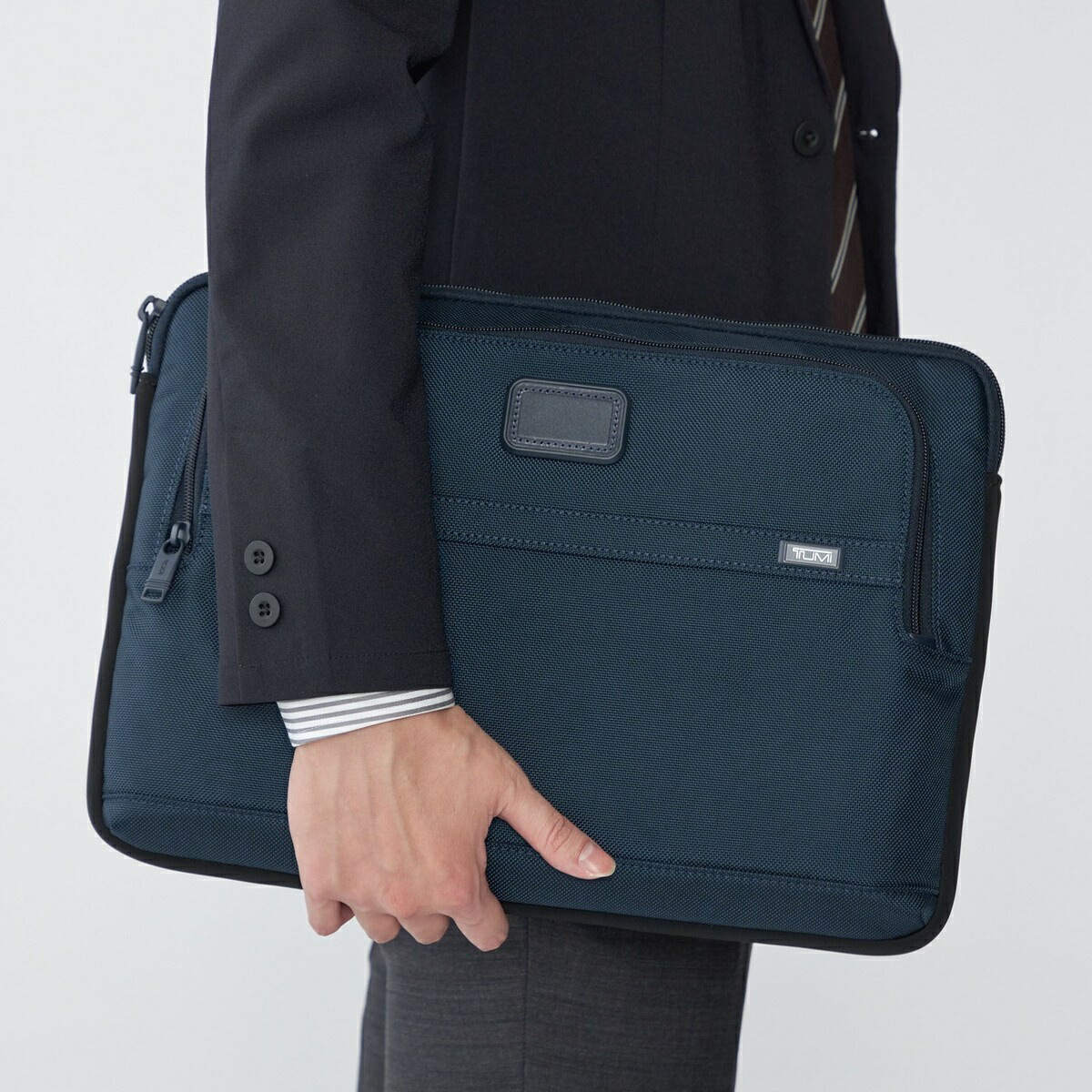 【SHIPS別注】TUMI:ラージ（PC15インチまで）・ラップトップ・カバー／シップス（SHIPS）