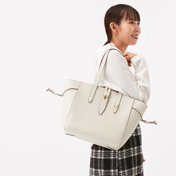 最大76％オフ！ FURLA NET M トートバッグ 29 フルラ californiabonsai.com