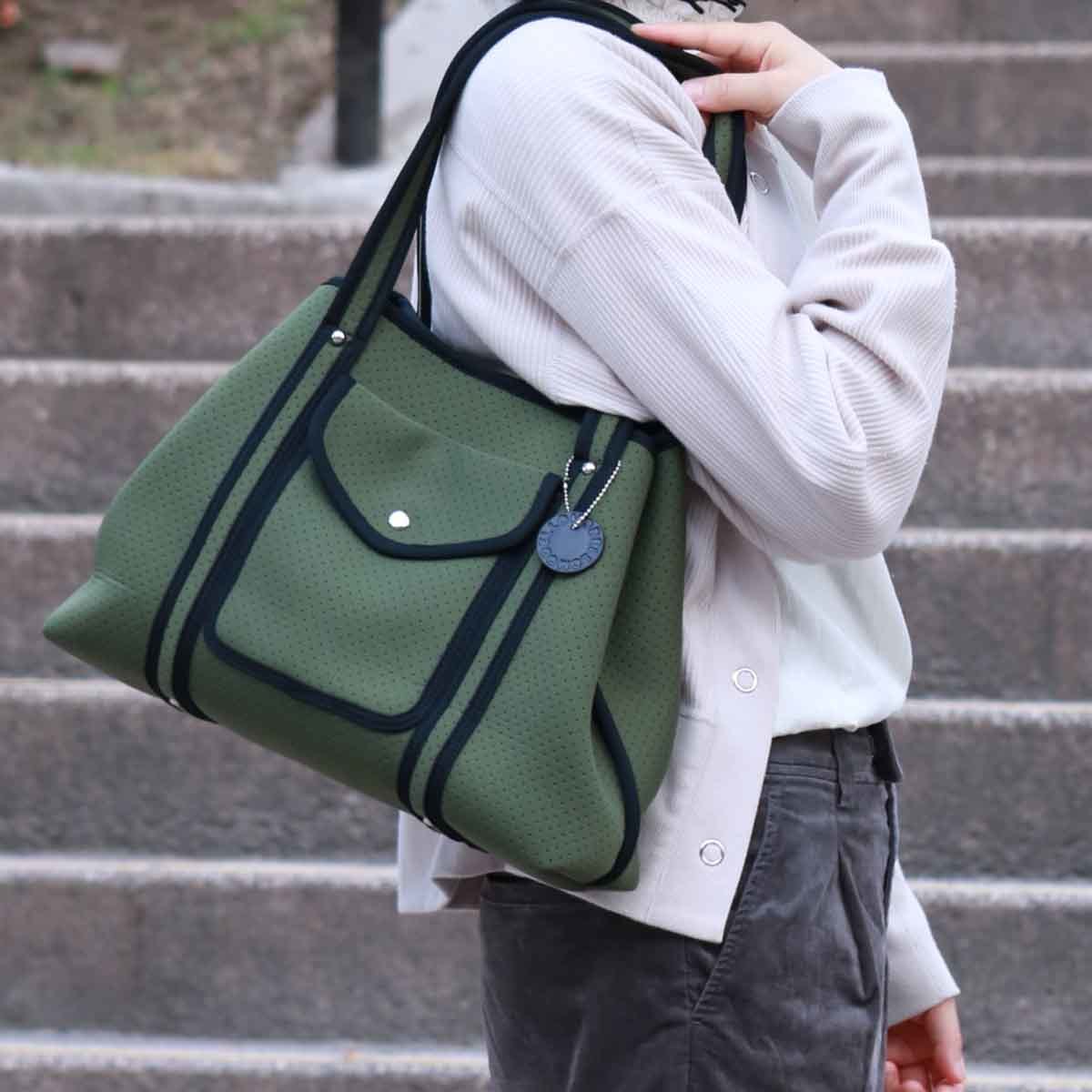 MODELLO ウェットスーツ素材を使用した超軽量トートバッグ／モデロ（MODELLO）