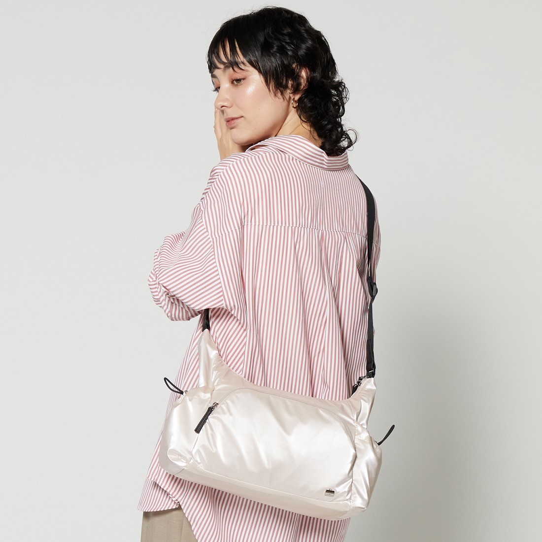メタリックドロストポケット ショルダーバッグ／ラ バガジェリー（天使の都市 BAGAGERIE）
