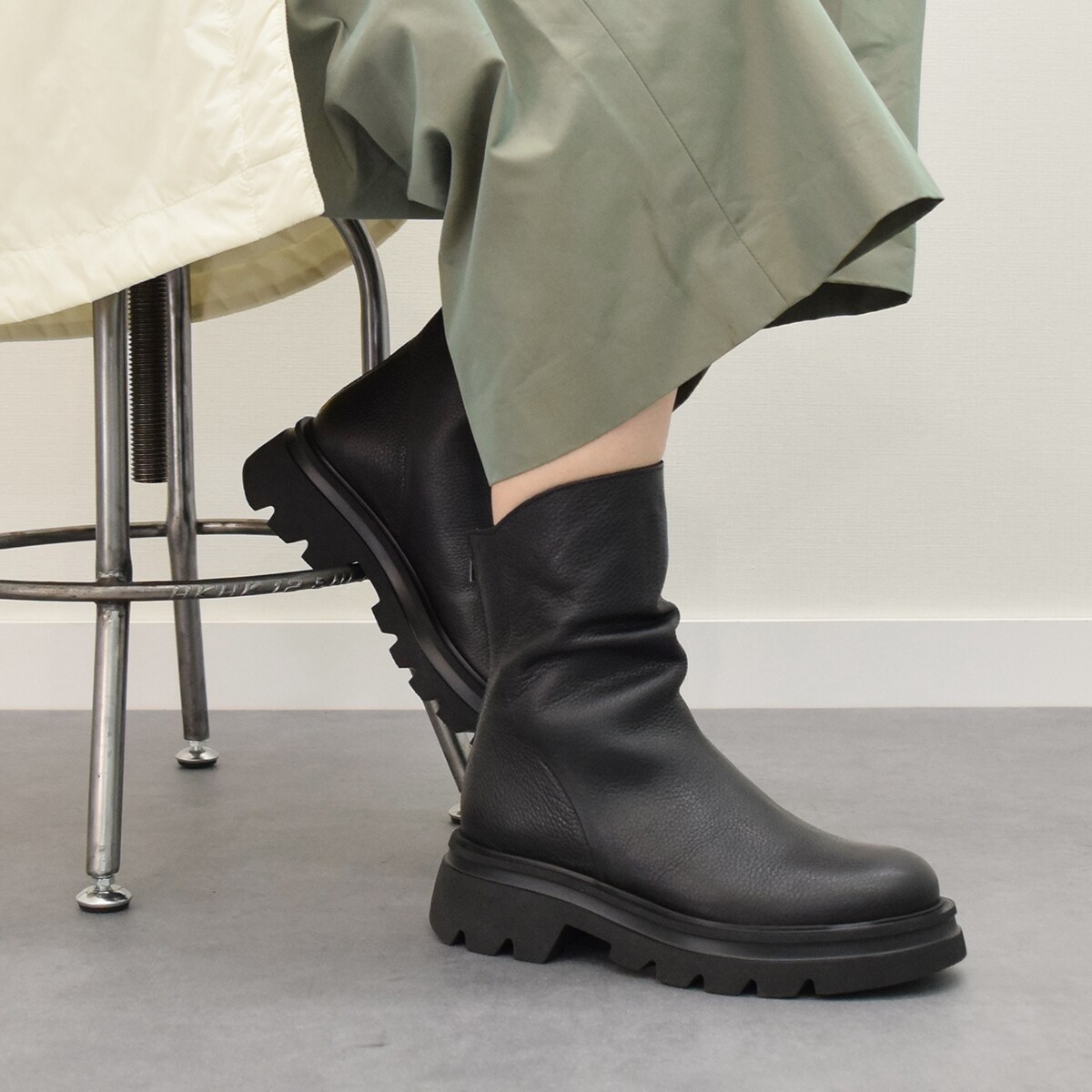 QUSHELI◆5.5cmヒール◆トラックソールバックジップブーツ／クシェリ（QUSHELI）