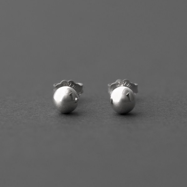Nina&Jules Mini Ball シルバーピアス美品 ブランドファッション - Nina&Jules Mini Ball シルバーピアス美品