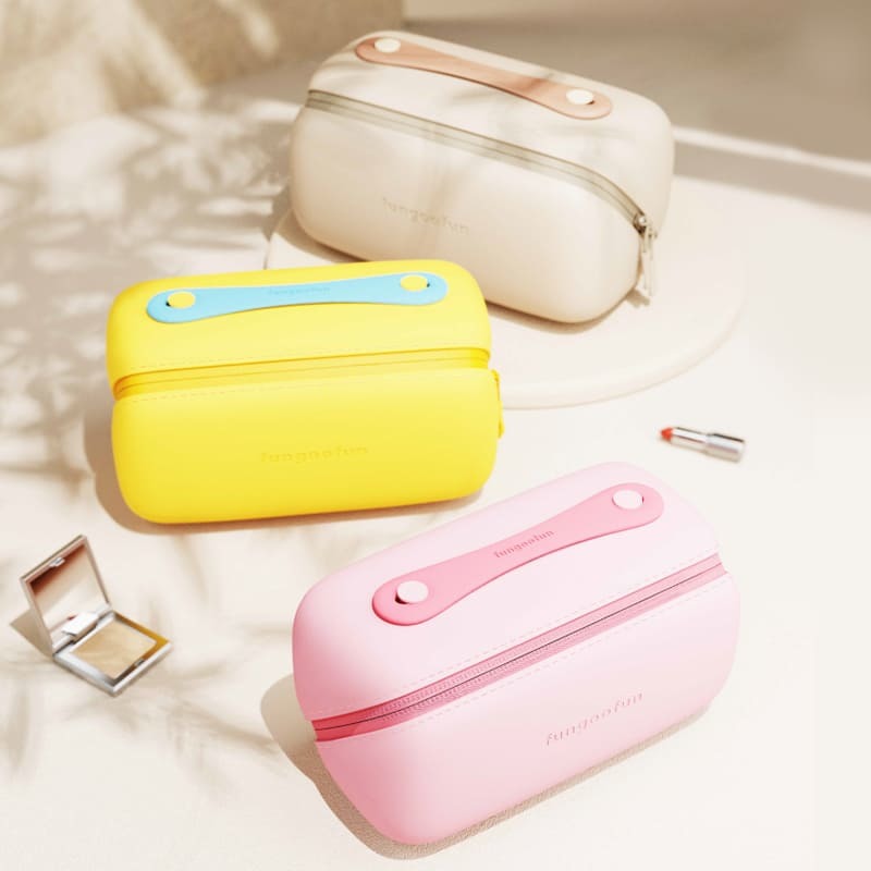 すぐ届く MARY QUANT* サフィアーノリボン ラウンドポーチ マリークワント MARY QUANT サフィアーノリボン ラウンドポーチ