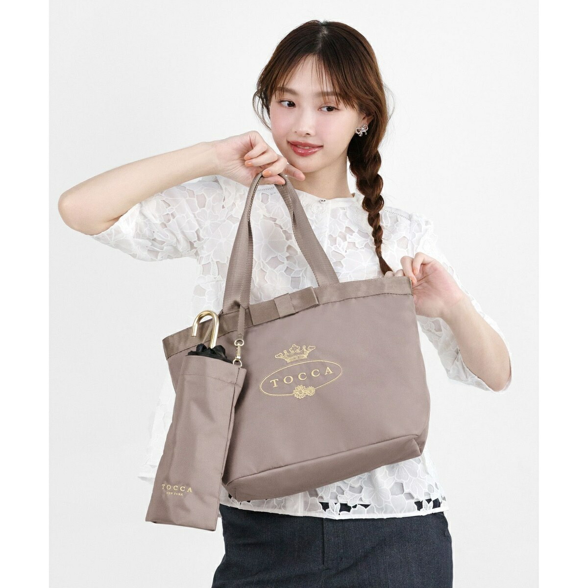 【A4大いさ相応う・サスティナブル原料品】LOGO RAIN 2SET BAG 御徒面子／トッカ（TOCCA）