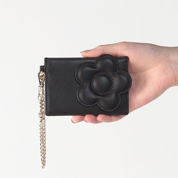 すぐ届く ギフトにも【MARY QUANT】ポケモンデザイン パスケース すぐ届く ギフトにも【MARY QUANT】ポケモンデザイン パスケース