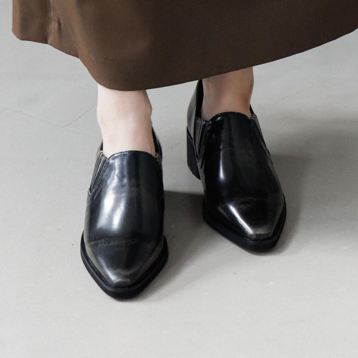 濃淡のある美しい発色と光沢【卑弥呼25AW】アドバンレザーポインテッドトゥサイドゴア/651310／HIMIKO（HIMIKO）