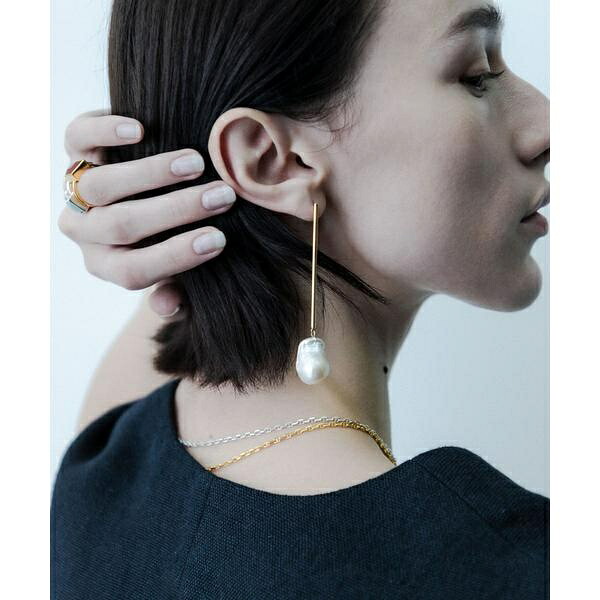 SMELLY so’　baroque pearl bar pierce／スメリー（SMELLY）