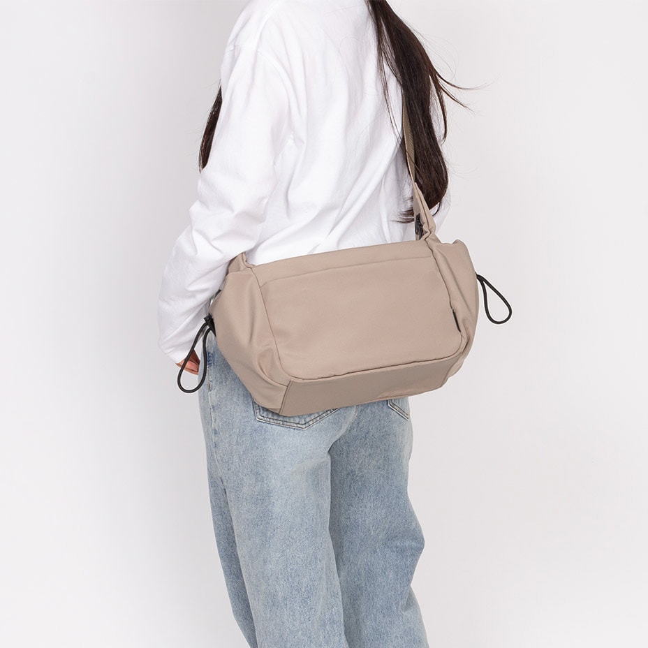 SLIGHTLY SIDE POCKET SHOULDER BAG／エスエムエル（SML）