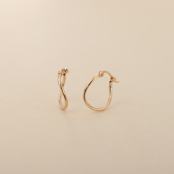 K10ウェーブフープピアス／ココシュニック オンキッチュ（COCOHNIK onkitsch）｜丸井（マルイ）店 20,625円