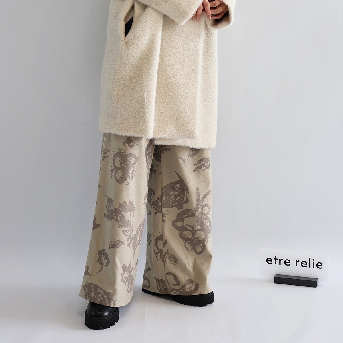 【etre relie】スエードフラワープリント パンツ／エトレリー（etre relie）