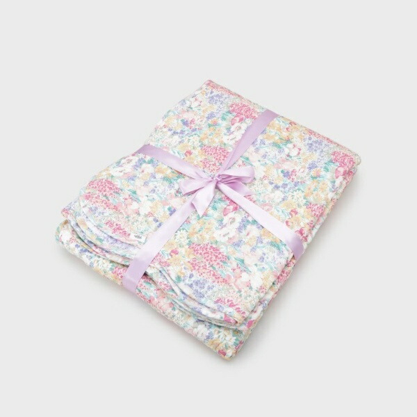 エヴァリンガムメドウ柄 水洗いするキルトマルチカバー 250×200糎／ローラ アシュレイ（LAURA ASHLEY）
