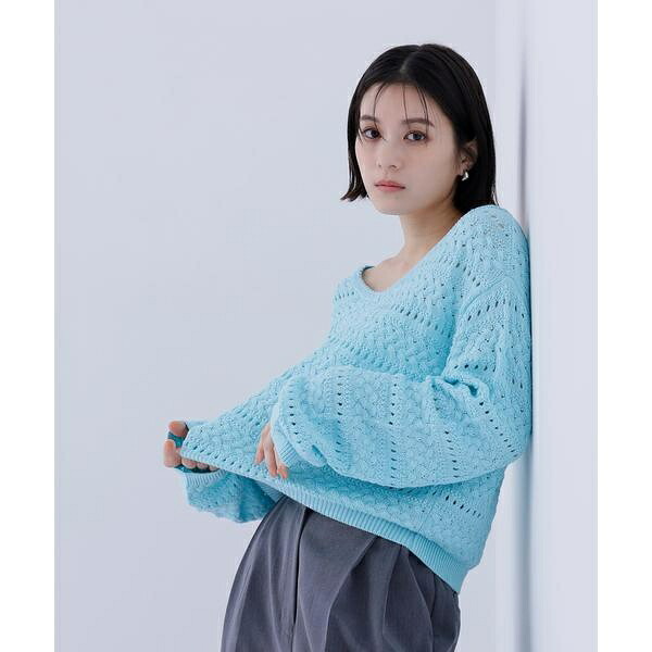 Vネック透かし編みニット／ナチュラルビューティーベーシック（NATURAL BEAUTY BASIC）