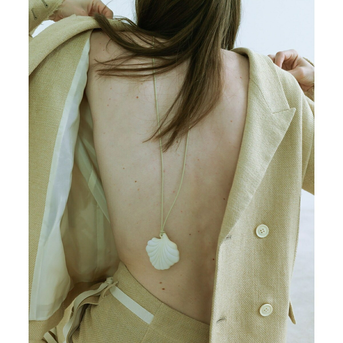 【EMOELLE】Stone like shell necklace／アダムエロペ（ADAM ET ROPE'） 16,170円