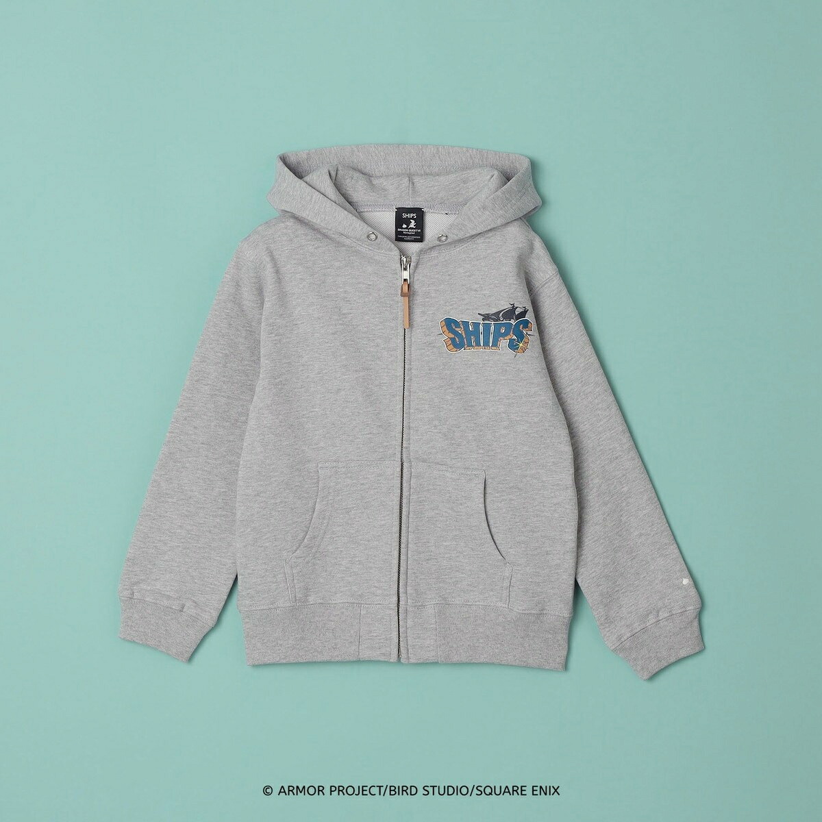 DQVIIR × SHIPS:110～150糎 ロゴタイプ ZIP フーディー〈KIDS〉／シップス（SHIPS）