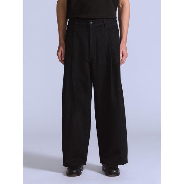 BLUETAB(TM) ワイドプリーツ CROP ジーンズ ブラック／リーバイス（Levi’s） 20,592円