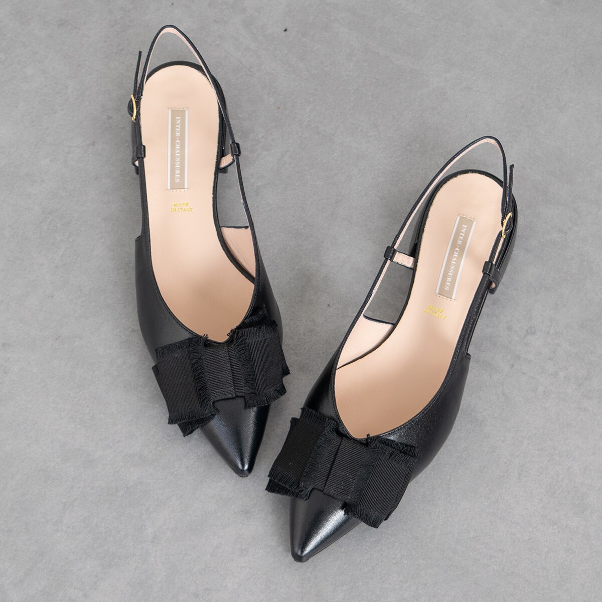 INTER-CHAUSSURES◆2.5cmヒール◆リボンバックバンドポインテッドパンプス／インターショシュール（INTER-CHAUSSURES）