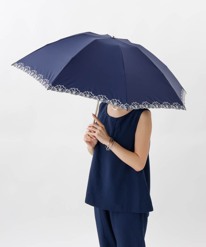 【 Aquascutum】エレガンス刺しゅう晴雨兼用傘（折りたたみ傘）／アクアスキュータム（AQUASCUTUM）