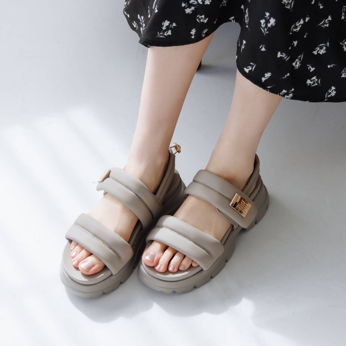 見た目以上に軽量でラク【卑弥呼26SS】厚底パデットサンダル/661201／HIMIKO（HIMIKO）｜丸井（マルイ）店