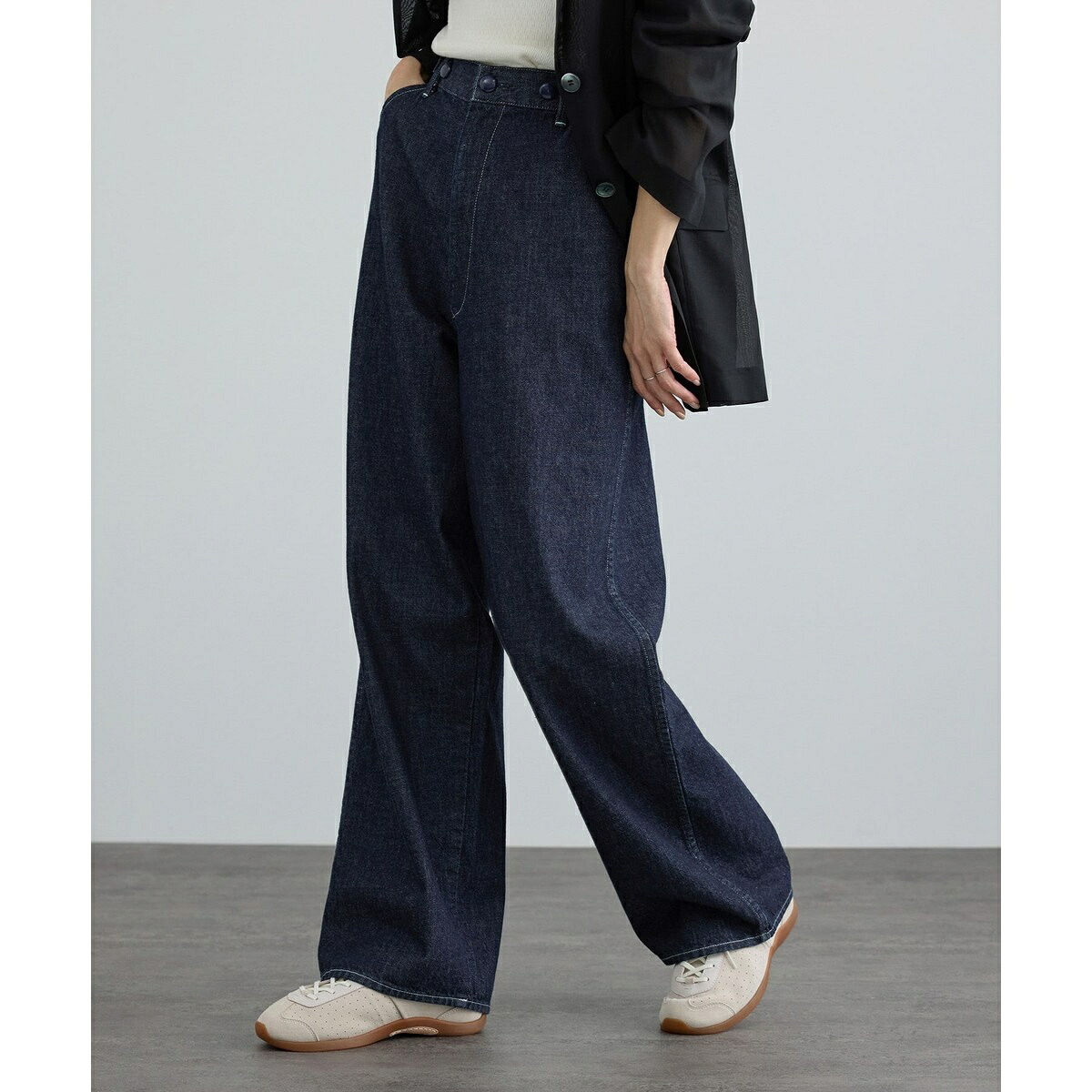【KURO for SALON（クロ）】別注EASY TUCK DENIM INDIGO / デニム／サロン アダム エ ロペ（SALON adam et rope' ）｜丸井（マルイ）店