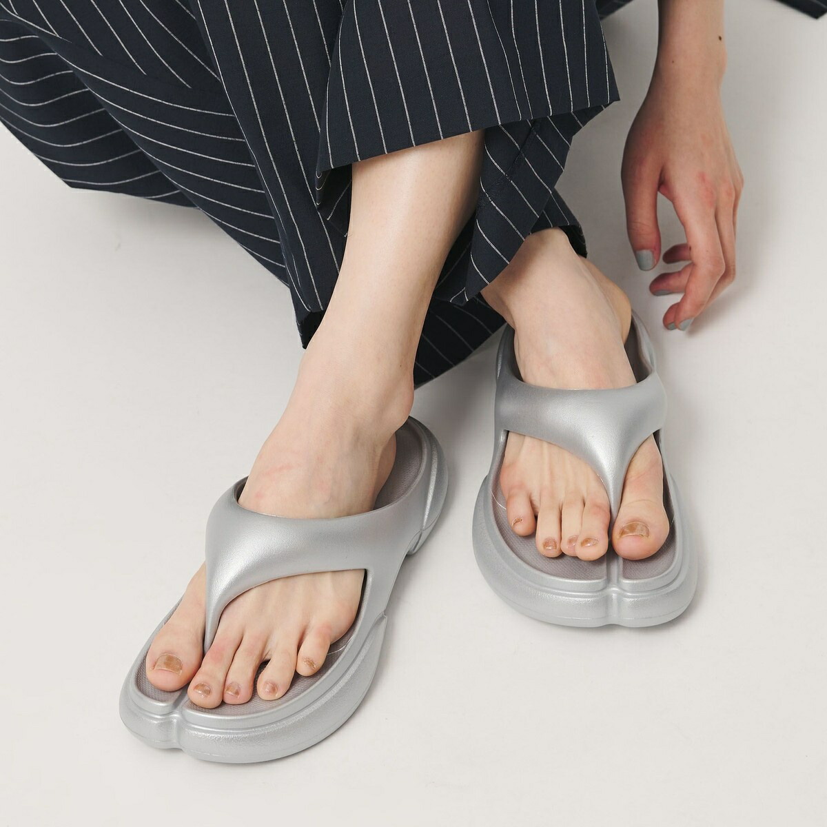 ＜PAES＞NEW FLIP FLOP サンダル/シルバーカラー／ビューティー＆ユース ユナイテッドアローズ（BEAUTY＆YOUTH）｜丸井（マルイ）店