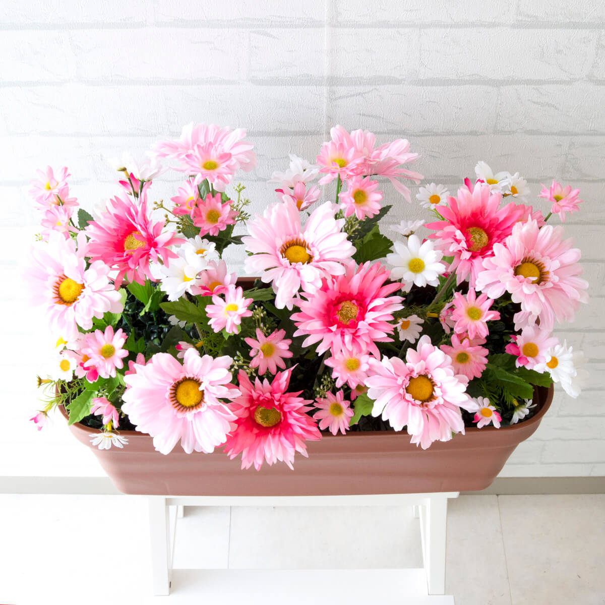 楽天市場 Pf342 造花プランター ガーベラ デージー ピンク フラワープランター フラワーアレンジメント アートフラワー フェイクグリーン インテリア 店内装飾 おしゃれ 店舗装飾 ディスプレイ パチンコ店 カフェ 工事現場 住宅展示場 送料無料 モデルハウス