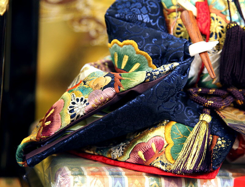 三段飾り五人飾り麗華雛西陣織金襴金彩刺繍京七番親王大三五官女桐製駿河古典蒔絵久月オリジナル頭【2022年度新作】