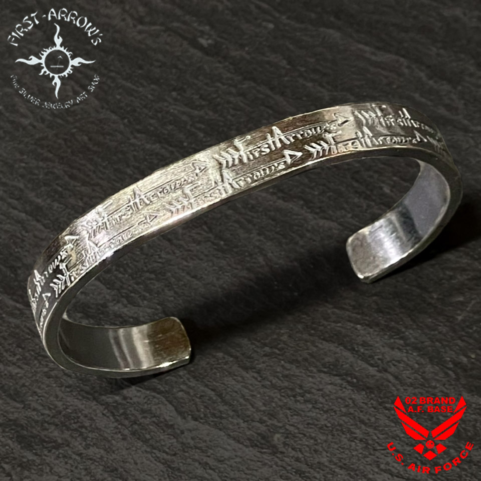 楽天市場】ポイント2倍!!ファーストアローズ K18付き唐草彫り バングル