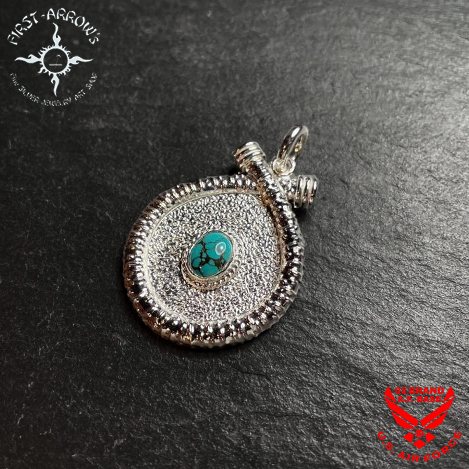 ファーストアローズ ターコイズ付き ベアクロー L ファーストアローズ ターコイズ付 ベアクロー(L) ペンダント