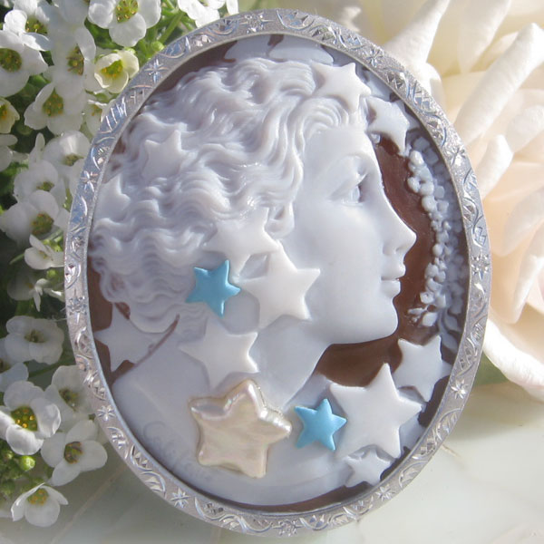 Rimondo Califano作 サードニクス シェルカメオ (淡水パール, トルコ石)天然ダイヤモンド 0.04ct SILVER ペンダントブローチ【流れ星の髪飾り】｜千年ジュエリー