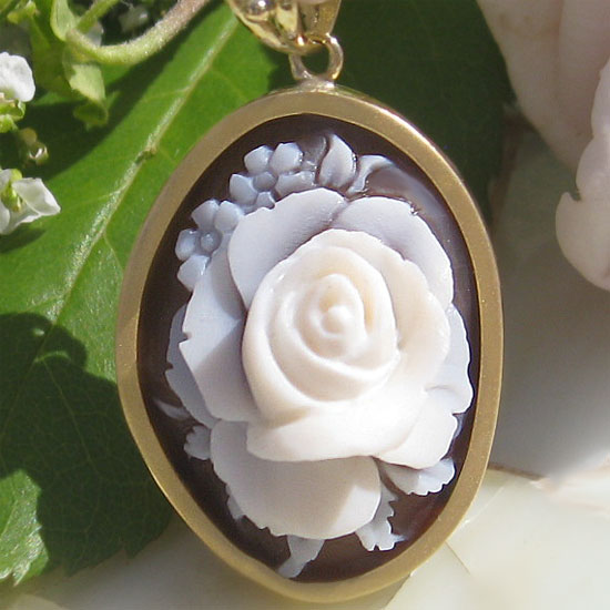 Ciro Accanito作サードニクス シェルカメオ K18 ペンダントトップ【美しい薔薇　イレゴラーレー・ローザ】美しい薔薇　イレゴラーレー・ローザ