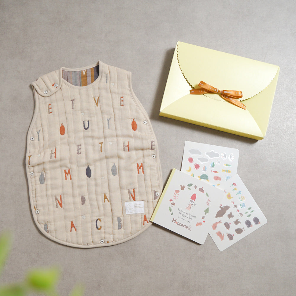 ★全商品ポイント5倍！14日16:00-17日09:59★【10mois 公式】コットンウール スリーパー＆シールブック ギフト2点セット ベージュ / 10mois ディモワ【ラッピング済み商品】[出産祝い 名入れ刺繍可 ギフトセット 男の子 女の子 おしゃれ 寝冷え防止 ギフト 送料無料]