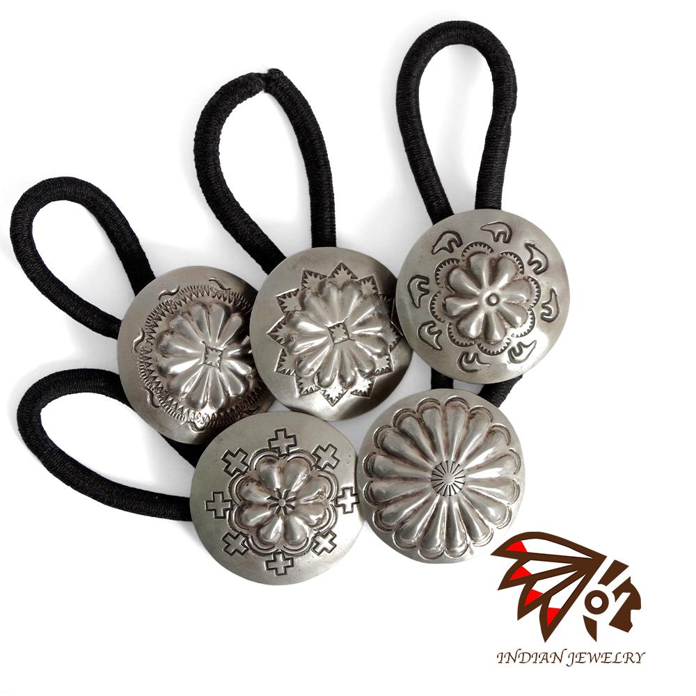 【INDIAN JEWELRY 北米インディアン宝飾品】Navajo Silver Concho M Julia Smith ナバホー シルバーコンチョ M大きさ ジュリア・スミス作