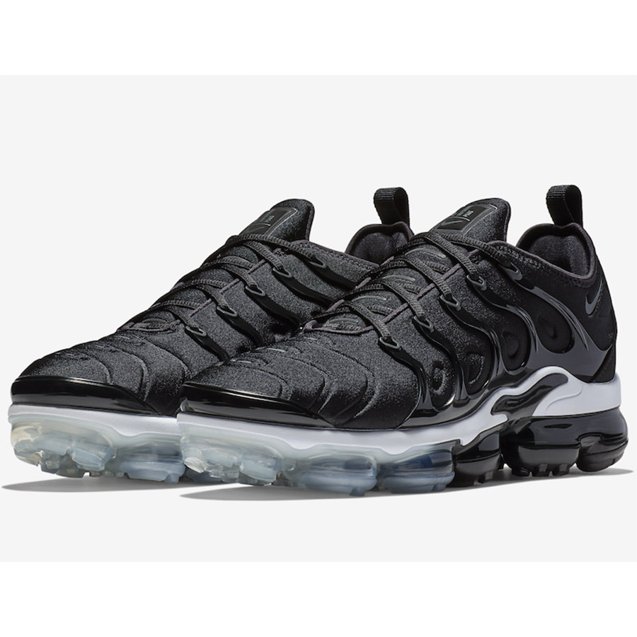 vapormax plus black anthracite white