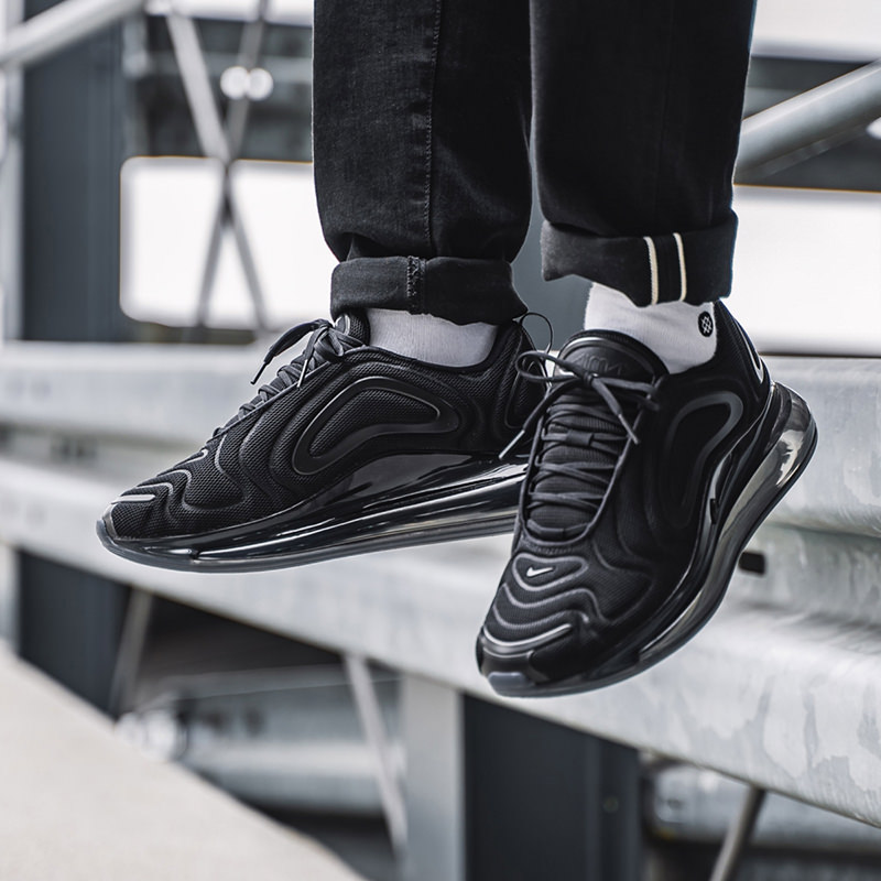 nike air max 720 triple black
