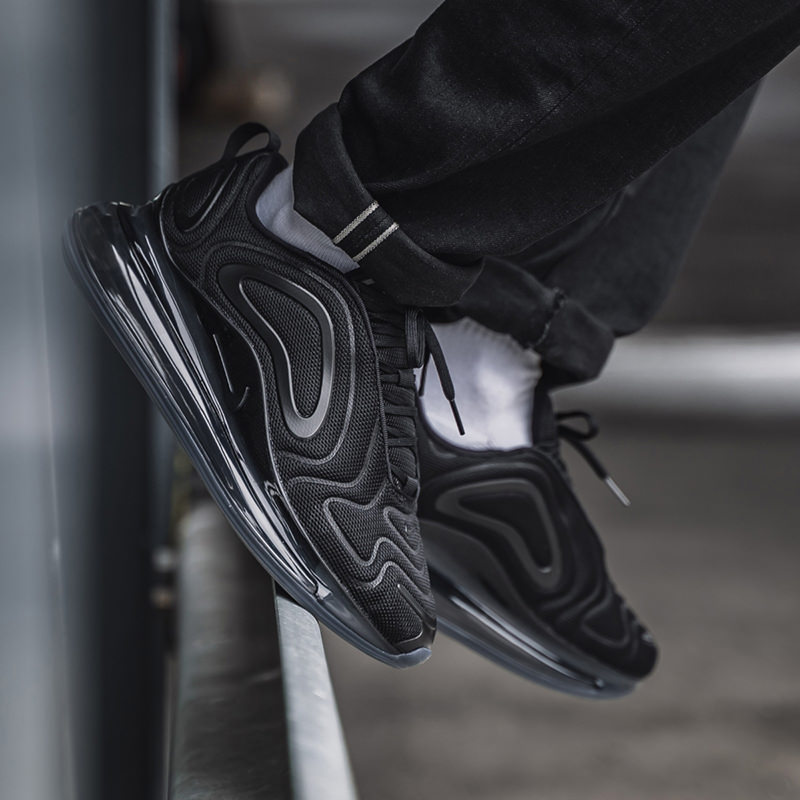 nike air max 720 triple black