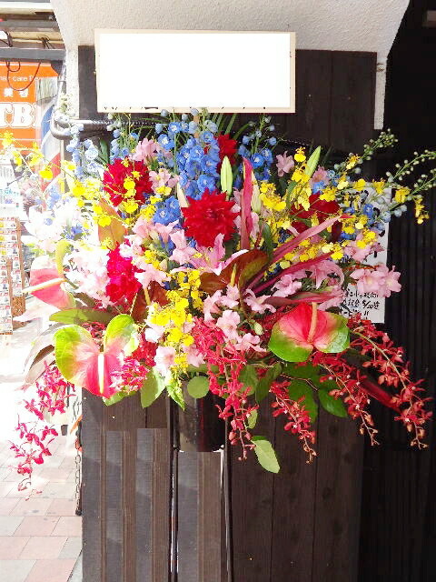 RT-ST1-0038　派手MIX！　スタンド花1段　御祝・開店・誕生日・お礼・ショールーム・モデルルームなどの御祝事に！全国配送可能！※15時までのご注文で当日配送出来るエリアあります。（一部お届けできないエリアあり）｜飯島生花店