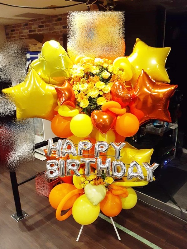bst2-764 しろがね色15ｃｍ HAPPY BIRTHDAY付 黄色オレンジ色系 軽気球照明ランプ花2段 ※一画押さえる商いもの  日本の首都・神奈川・埼玉・千葉（郡部や遠くNG。あたり近所一画も差しゆるすですが一度お問いかけ下さい）