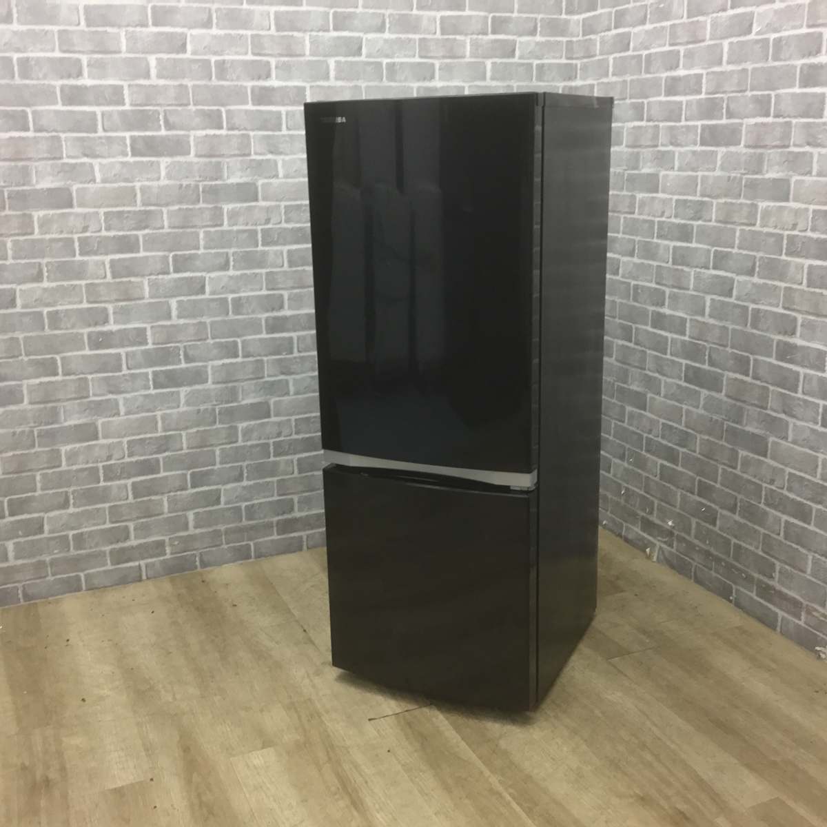 東芝 冷凍冷蔵庫 153L GR-U15BS（K）ブラック 右開きタイプ Amazon.co.jp: 東芝(TOSHIBA) 冷蔵庫 幅47.9㎝ 153L GR-U15BS(K