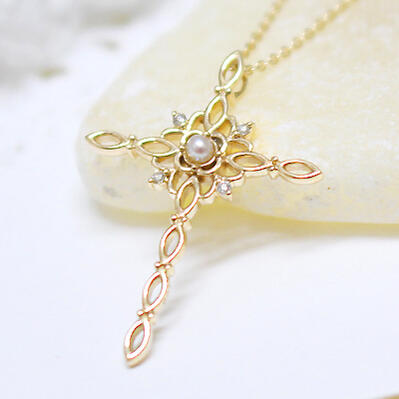 ネックレス レディース ネックレス 『Fleurs Jouer-フルール ジュエ-』 クロスと淡水パールのネックレス。 ダイヤモンドを添えて。 Ｋ10 イエローゴールド ネックレス ダイヤモンド 十字架 10k 10金 45ｃｍ プレゼント 女性 アクセサリー