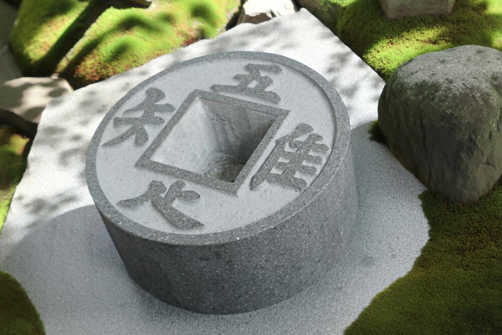 楽天市場】石のフクロウ 置物 石の彫刻 インテリア小物 台座 : 石工房