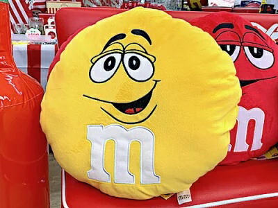 M&amp;M&#39;S❣️クッション❣️イエロー M&M's フェイス クッション イエロー エムアンドエムズ | 卸売