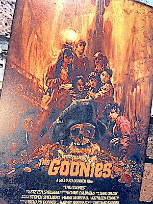 【当時物】グーニーズ 劇場版 映画 B2サイズ ポスター USポスター『グーニーズ』（The Goonies） Style B - メルカリ