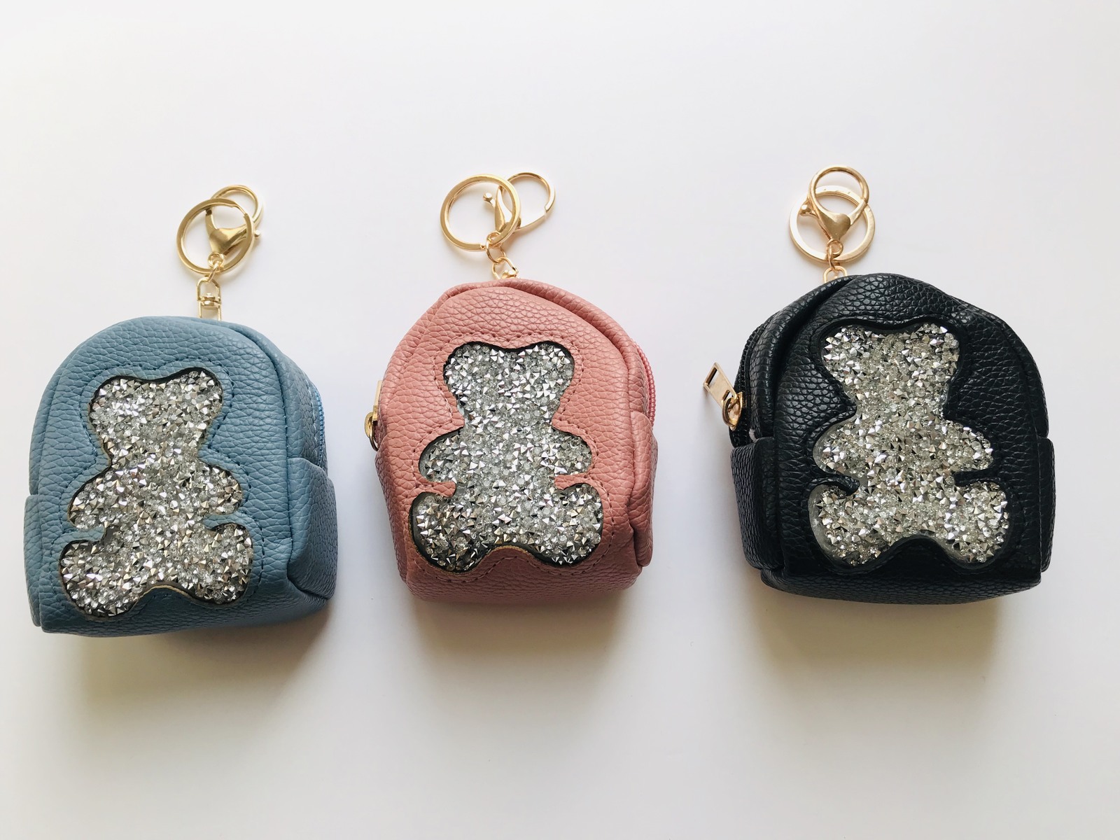 Shipping included, the glitter is cute, fits quite a bit, bear pouch, bear bear key chain key case, cubic zirconia, zirconia, glitter pink, black, light blue, candy case, cute 19juuku