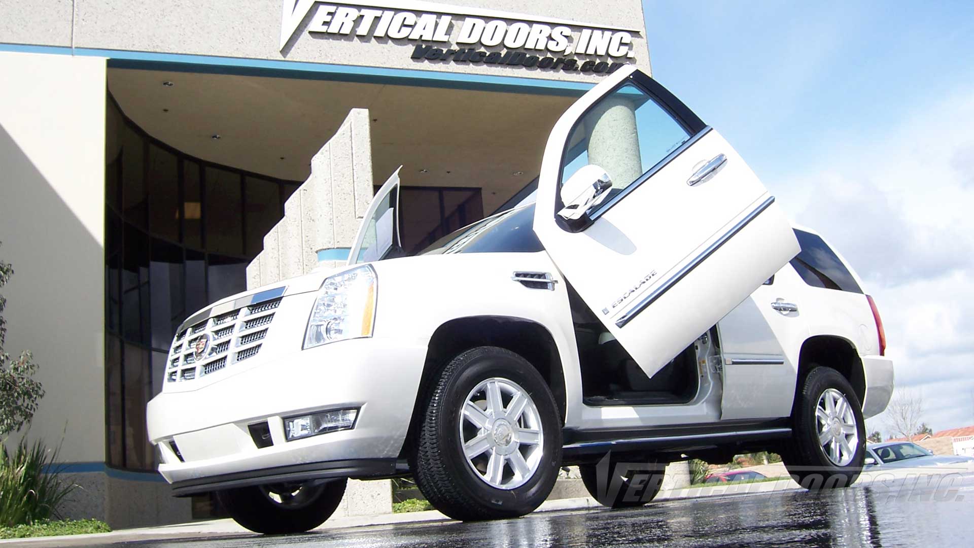 キャデラック エスカレード/ESV '07年～'14年 バーチカルドアーズ社/Vertical Doors ランボドア ガルウイング シザードア シザーズドア 専用設計 ボルトオン カスタム 未使用 送料無料