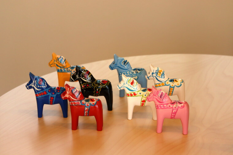 楽天市場 幸せを運ぶ馬 ダーラナホース ｍサイズ １０ｃｍ スタンダードカラー ダーラヘスト １ｓｔｄｏｇｃａｆｅ