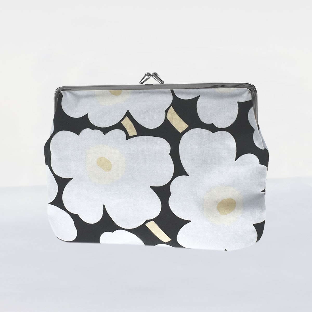 楽天市場】マリメッコ MARIMEKKO ポーチ ウニッコ ペンケース がま口 レディース レッド 27003 SILMALASIKUKKARO 1  WHITE/RED : 1st STREET
